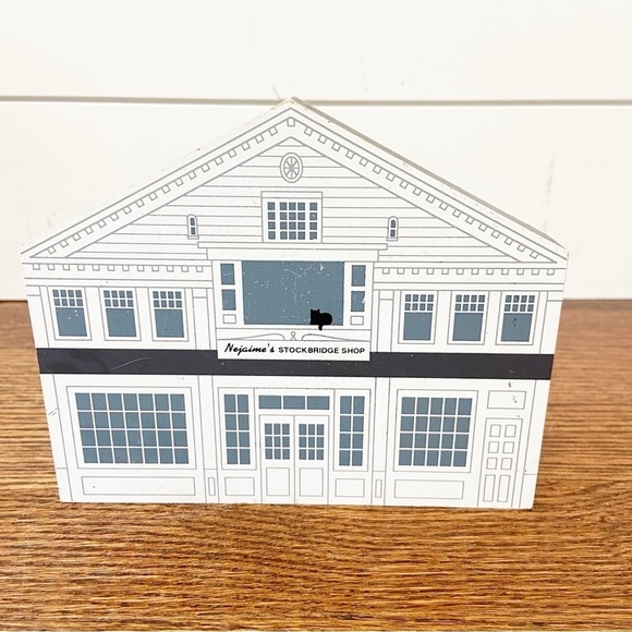 The Cat’s Meow | Vintage 1993 Nejaimes Stockbridge Shop Mini Wooden House - Picture 1 of 8